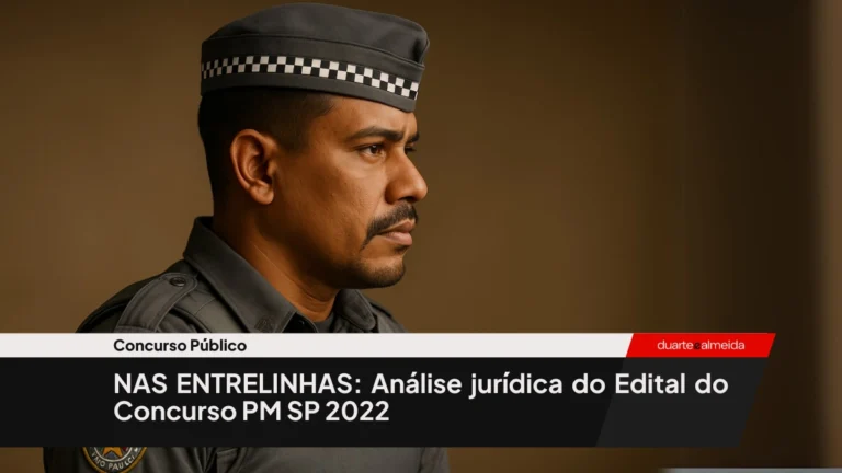 Retrato em perfil de um policial militar de São Paulo, com expressão séria e uniforme completo da PMSP, incluindo colete cinza e boné com faixa quadriculada.