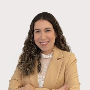 Joyce Matias, do time comercial do Duarte e Almeida Advogados, de blazer bege